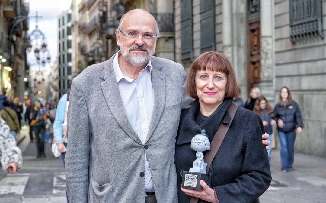 Laura Pérez Vernetti recibe el premio del Salón