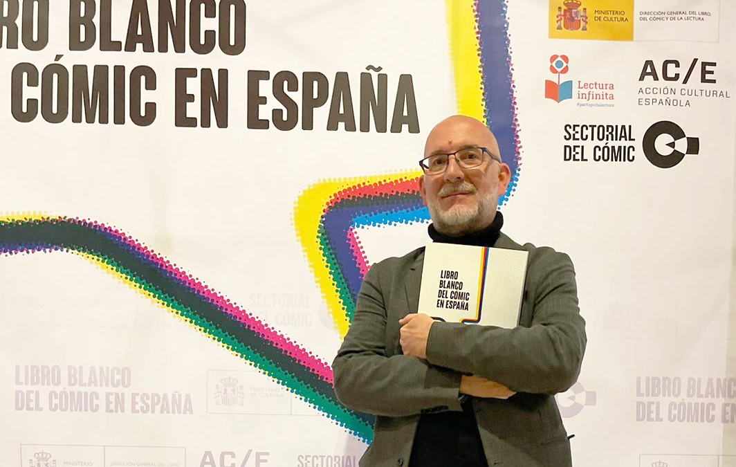 Alejandro Casasola presenta El Libro Blanco del Cómic en el Ayuntamiento de La Laguna