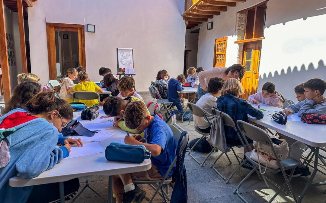 Alumnos del CEIP Prácticas Anejas acuden a la inauguración de ‘La Laguna es Cómic’