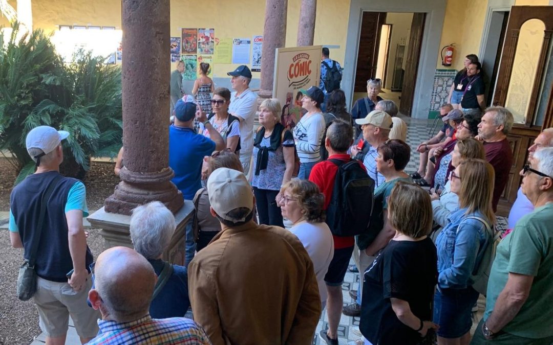 Centenares de turistas y visitantes abarrotan las exposiciones de La Laguna es Cómic en la Casa de los Capitanes Generales