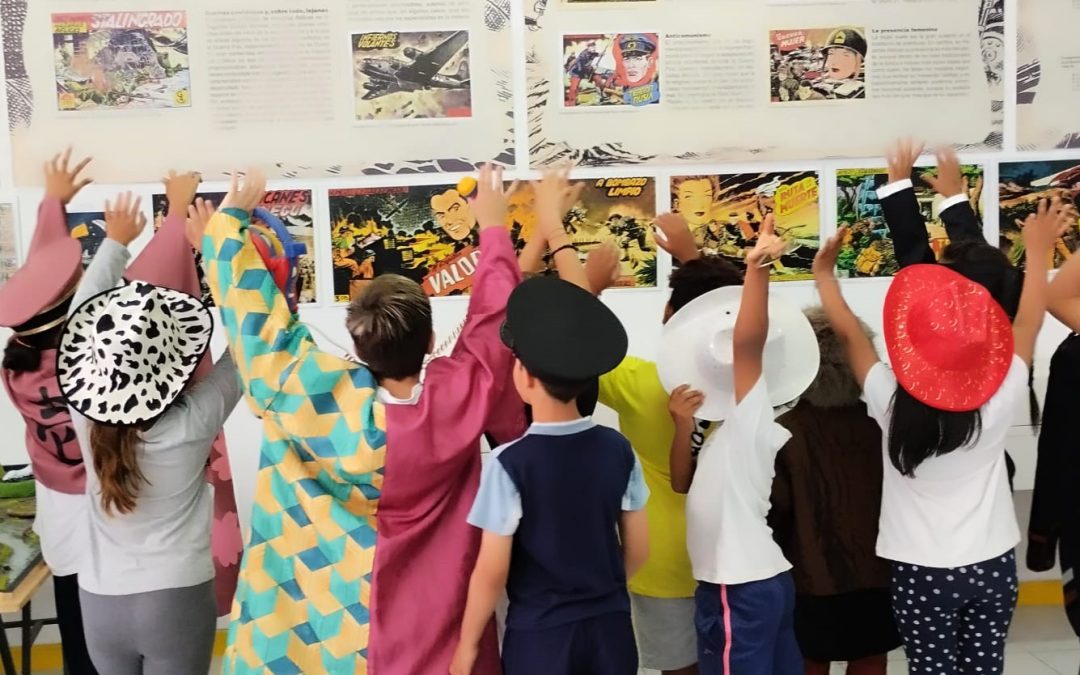 Los colegios de Taco piden a ‘La Resistencia’ que se mantenga la exposición de Hazañas Bélicas: la guerra en los tebeos una semana más.