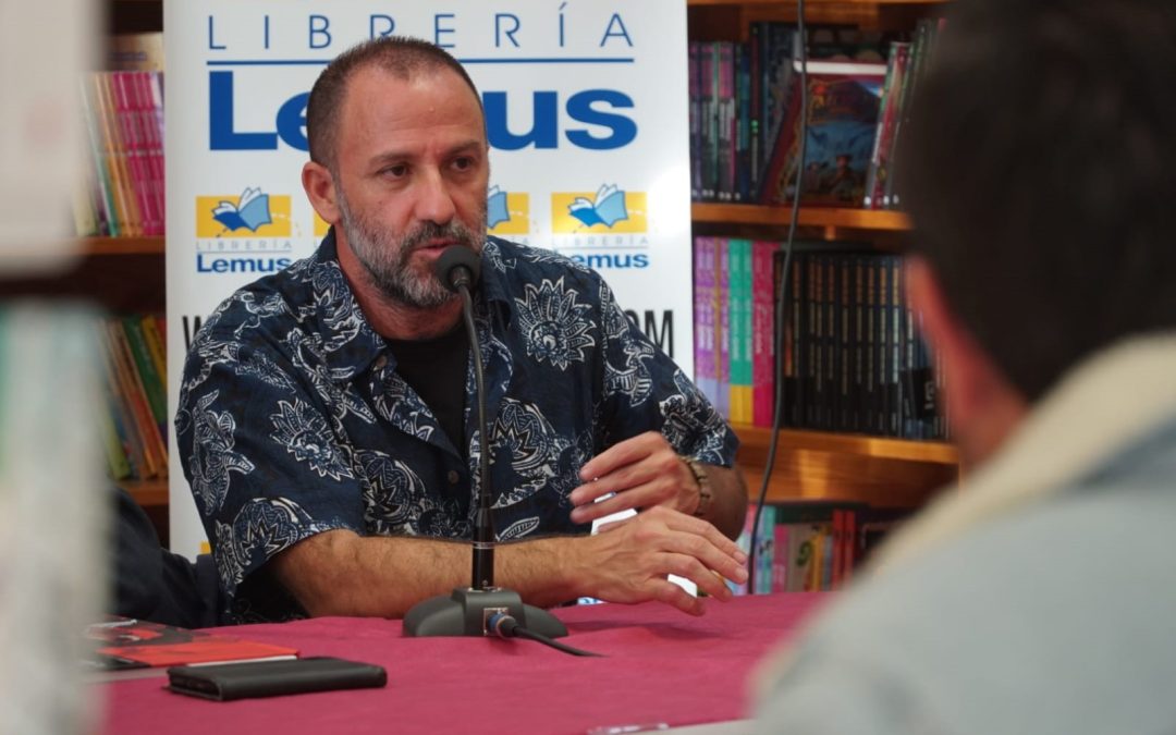El guionista Jorge García imparte una charla y firma ejemplares del cómic ¡Muera la inteligencia! en la Librería Lemus