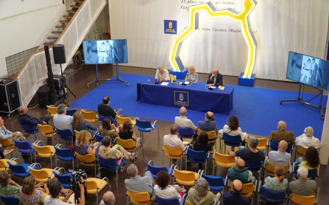 Un centenar de personas se dan cita en el Cabildo de Gran Canaria en la presentación del tercer volumen de su ‘Humor isleño’