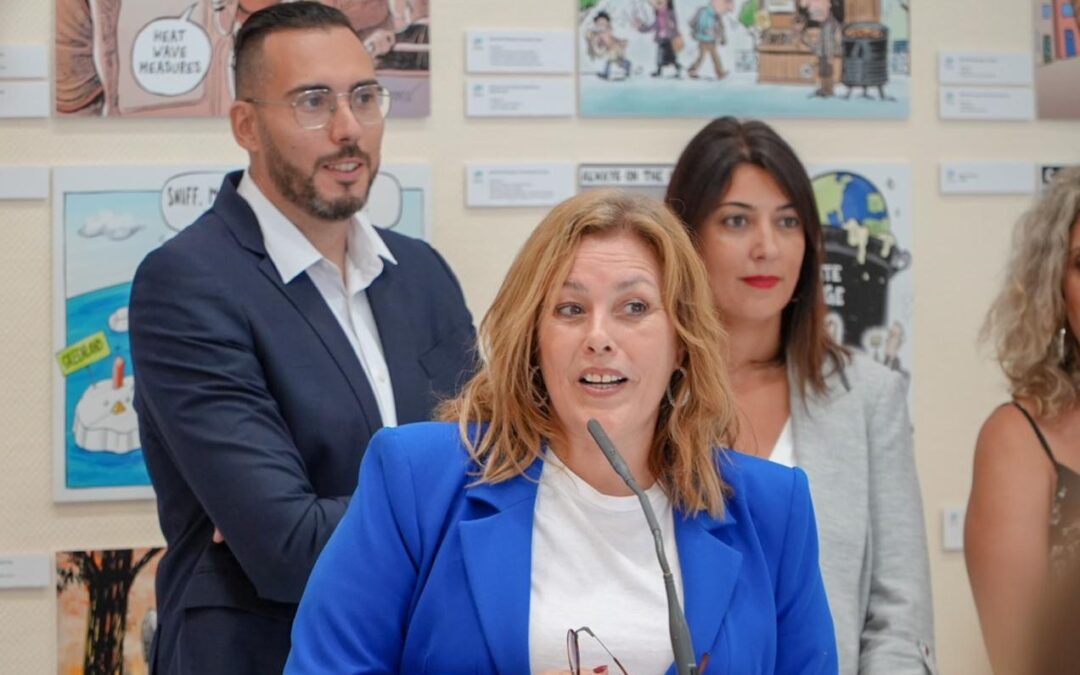 El Salón conciencia  sobre el cambio climático con una exposición de setenta viñetas instalada en el Parlamento de Canarias