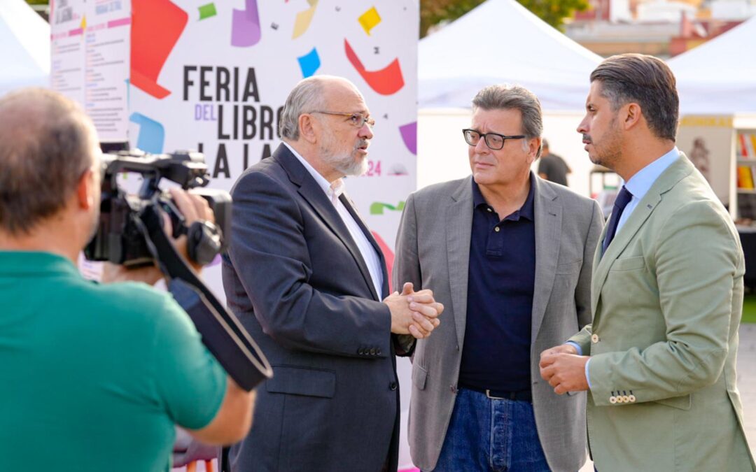 La Fundación Cine+Cómics se incorpora por primera vez a la feria regional del libro de La Laguna, con un stand en el que presenta un centenar de obras propias vinculadas al Cómic y la historieta