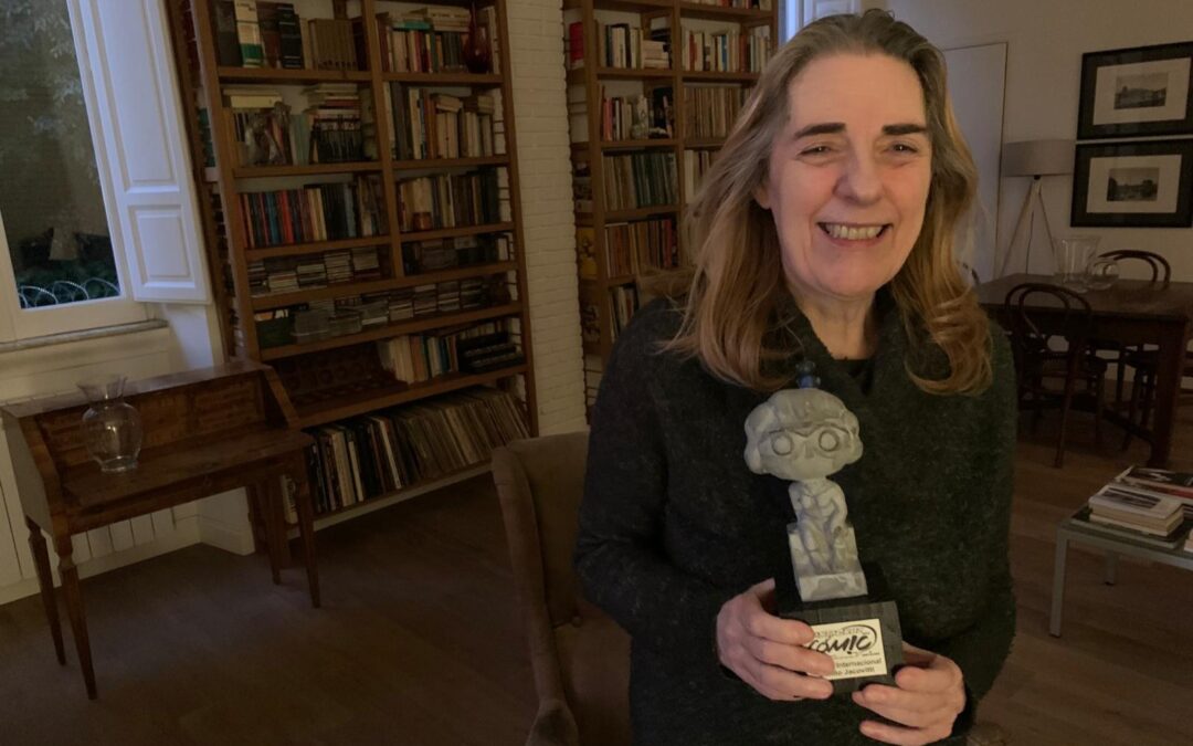 Silvia Jacovitti, hija del genial dibujante italiano, recibe conmovida el premio internacional del Santa Cruz Cómic