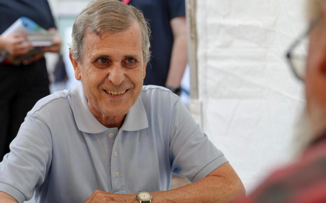 Manuel Darias muestra su portafolios de Santa Cruz Cómic 2024