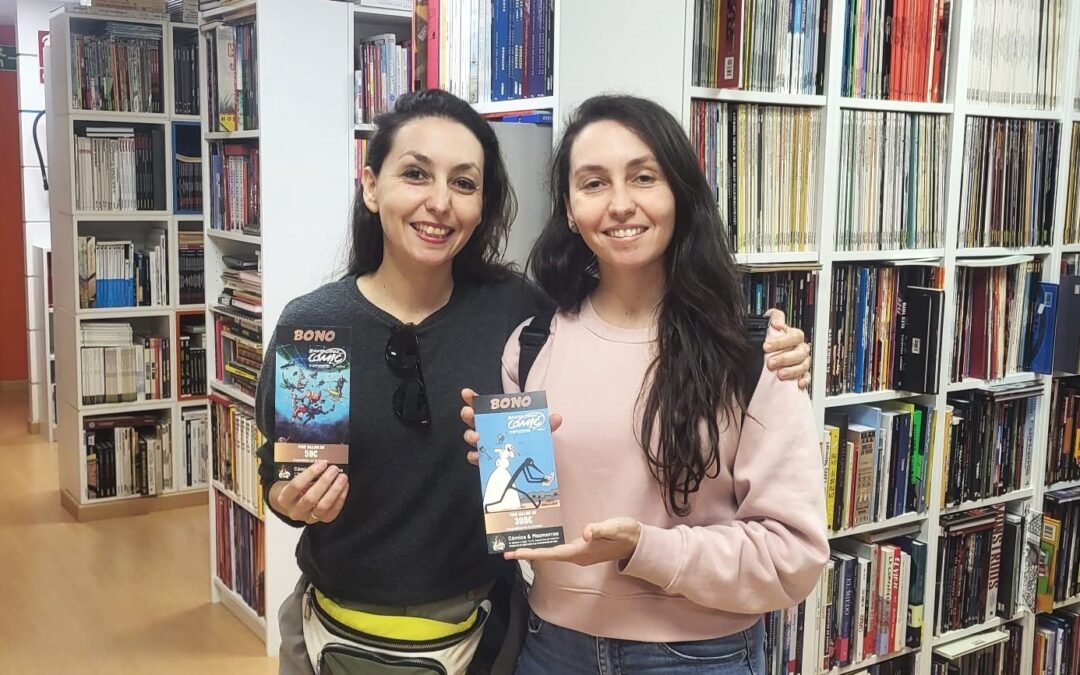 La pareja artística Cosplayverso recoge sus dos bonos de Santa Cruz Cómic 2024