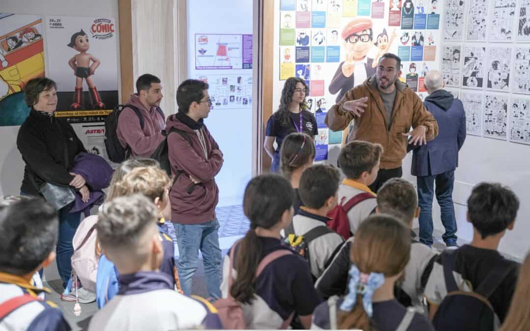 La II Feria Internacional del Manga y el Tebeo abre sus puertas con visitas guiadas de escolares