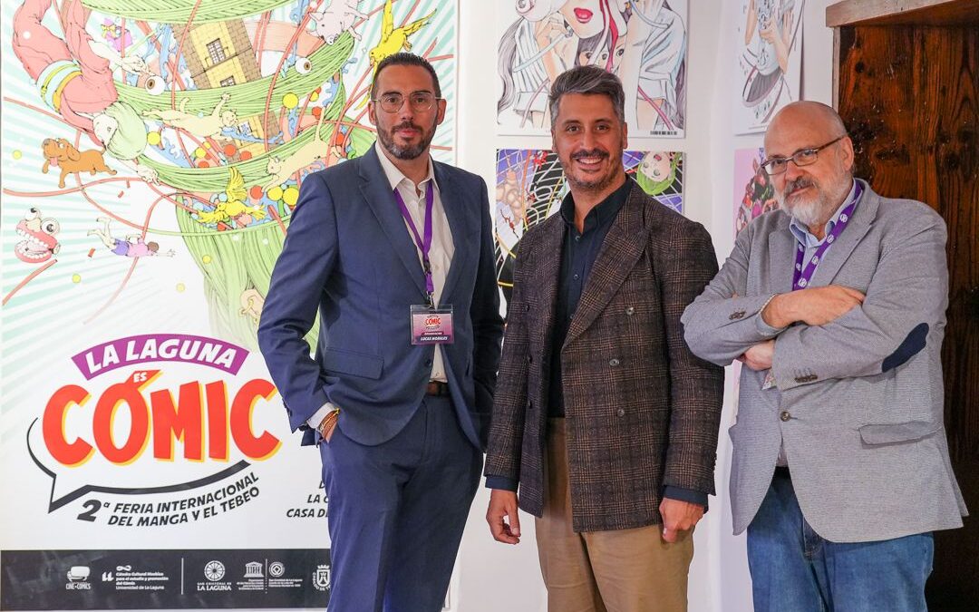 Luis Yeray Gutiérrez, alcalde de La Laguna, visita Casa Anchieta para ver las exposiciones de la II Feria Internacional del Manga y el Tebeo
