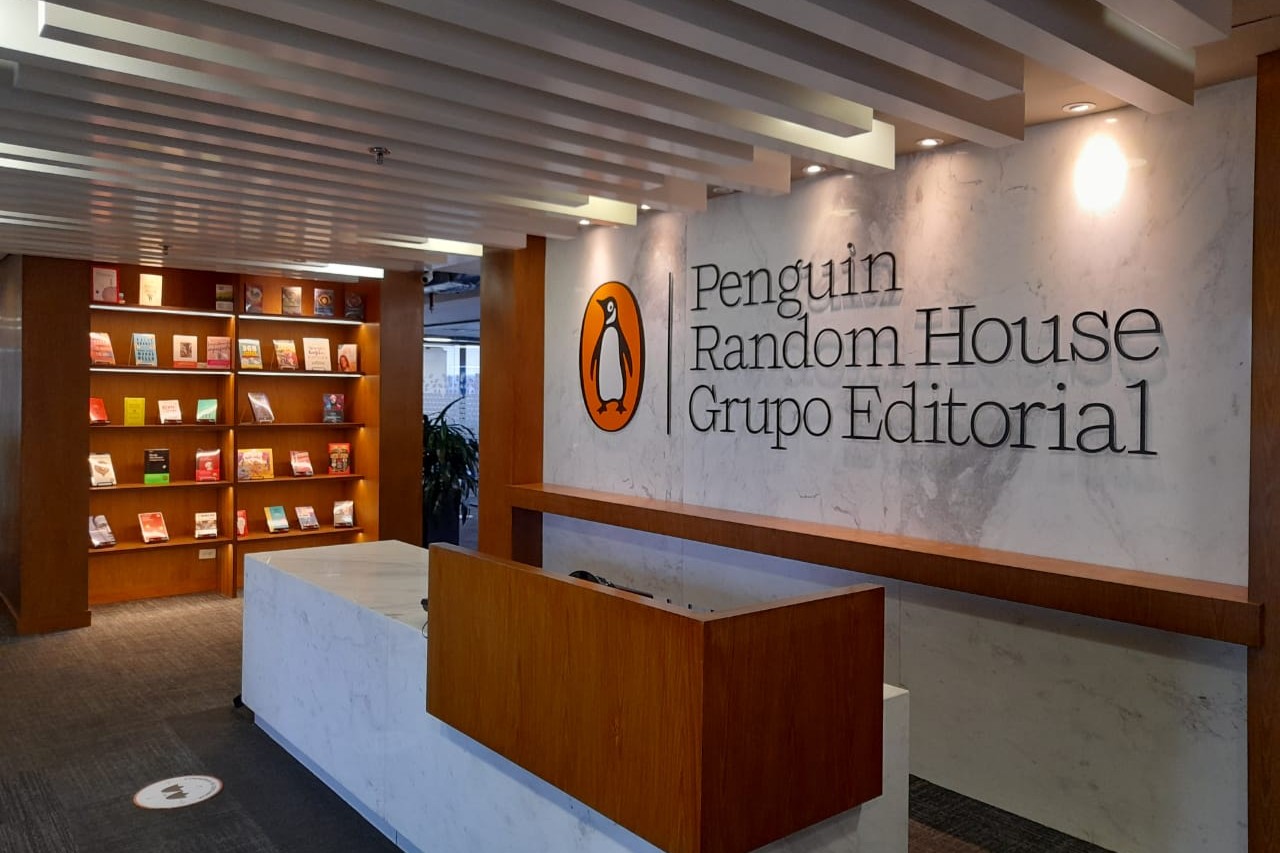 oficina-colombia-recepcion-penguinrandomhousegrupoeditorial