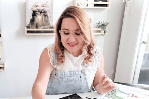 Encuentros con Autoras continua su programación de octubre con una entrevista a Ciara B