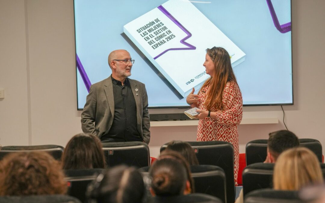 La sala de cine y conferencias se estrena con una charla de Alejandro Casasola