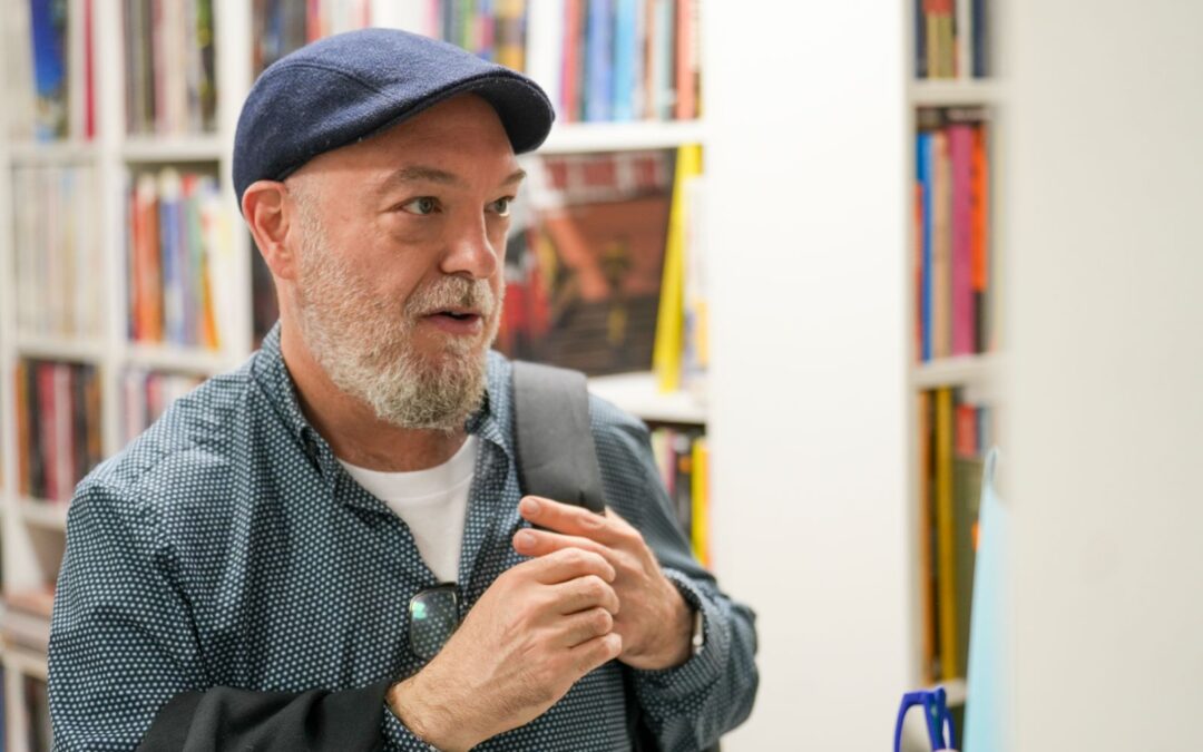 Miguel Ángel Giner recorre la Fundación antes de la presentación de ‘Lem y Grandullón’