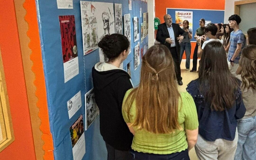 Alumnos de 1°de  Bachillerato Internacional del Colegio Arturo Soría hacen una visita guiada por la exposición ‘Siglo XX’