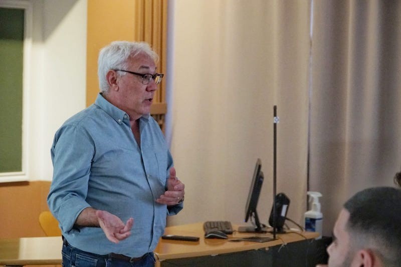 Morgan imparte un taller de viñeta de prensa en la Biblioteca Insular de Gran Canaria