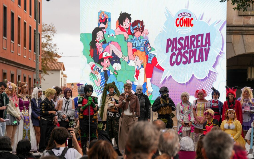 Cientos de personas disfrutan del ‘cosplay’ en la Plaza del Adelantado