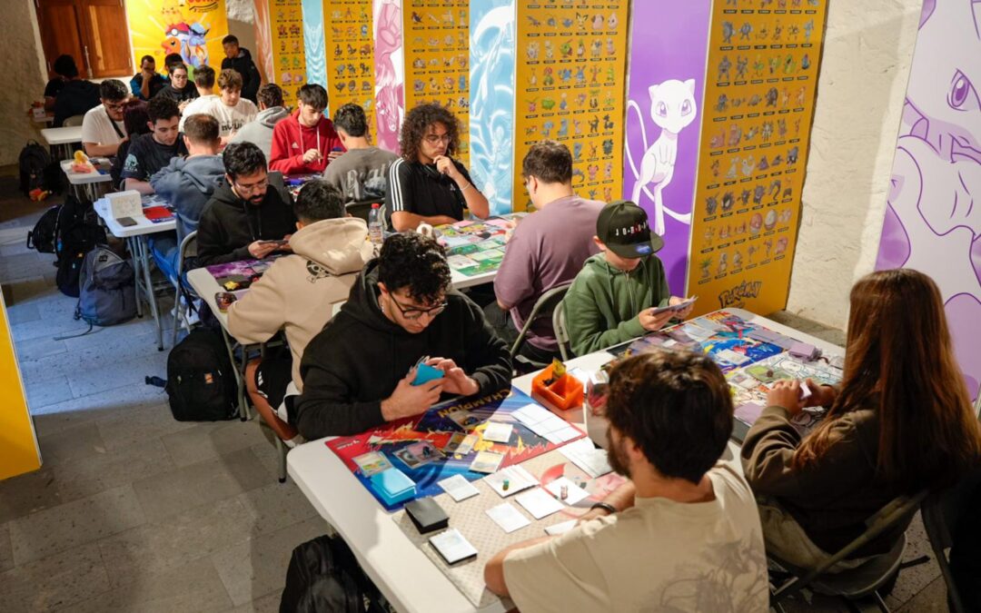 Fans de ‘Pokémon’ celebran un torneo de cartas en la Casa Anchieta